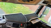 Polička dlhá so zásuvkou Iveco Hi-Way, S-Way (1)